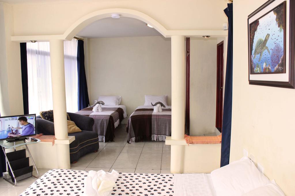 Planet House Ξενοδοχείο Puerto Ayora  Δωμάτιο φωτογραφία